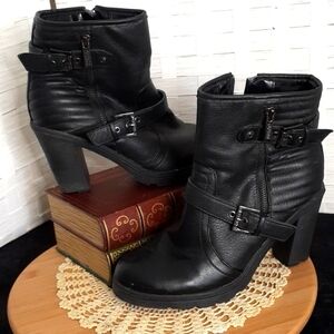 👉*GUESS* BUCKLE BOOTS ~TWO SIDED ZIPPERS ~SIZE: 8M